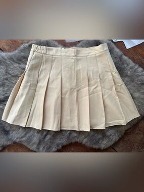Cream pleated skirt size S